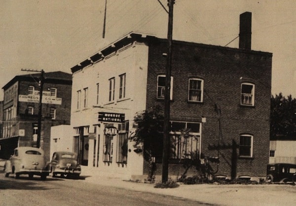 A photo of Monroe National Bank in the late 1930s. 