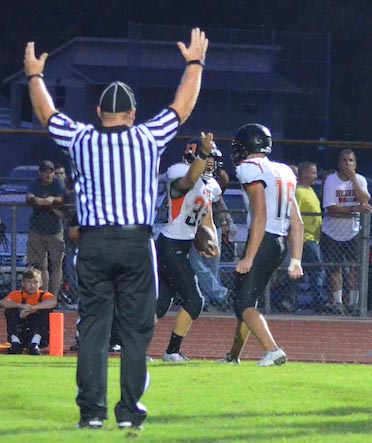 Waterloo's Dalton Viglasky scores a touchdown in the second quarter to give the Bulldogs the lead in the second quarter Friday at Herrin. (Corey Saathoff photo)