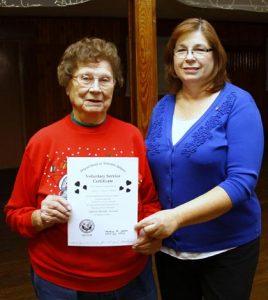 Waterloo VFW Auxiliary President Carol Schilling presents Florence Feldmeier with a voluntary service certificate for her volunteer efforts with the Jefferson Barracks Veterans Affairs Medical Center in St. Louis. (Kermit Constantine photo)