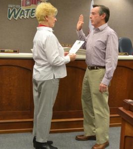 Pictured, Waterloo City Clerk Barb Pace administers the oath of office to new Ward IV alderman Russ Row during Monday's council meeting. (Corey Saathoff photo)