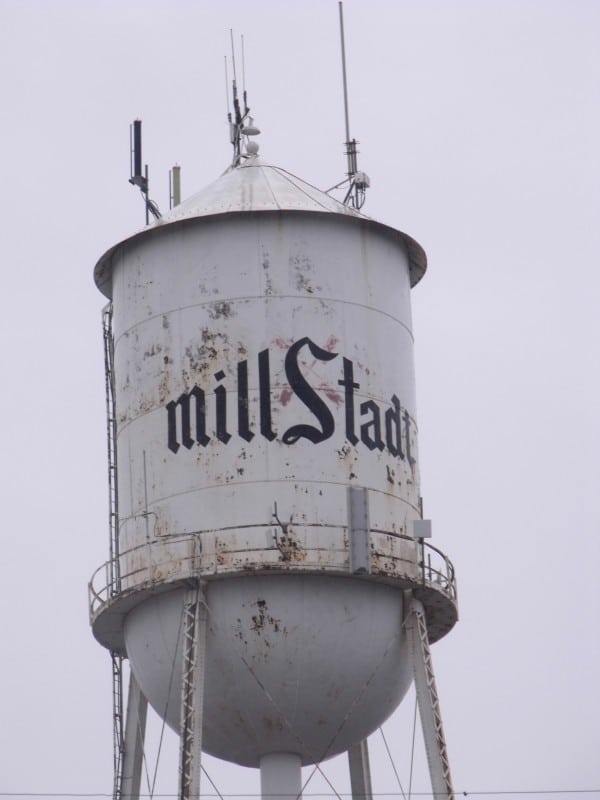 Group hopes to save old Millstadt water tower