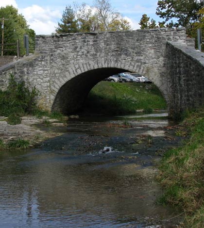 FEAT-Maeystown-old-stone-bridge