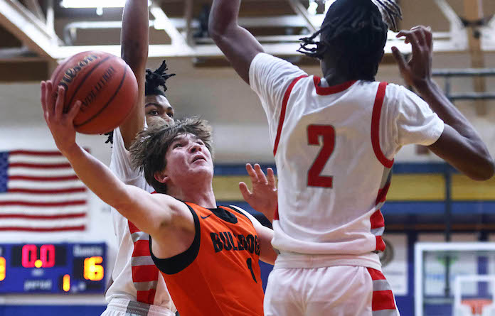 Owen Niebrugge of Waterloo drives to the basket against Alton in the Southern Illinois Classic at Althoff High School in Belleville, Illinois on Saturday, January 13, 2024. Paul Baillargeon