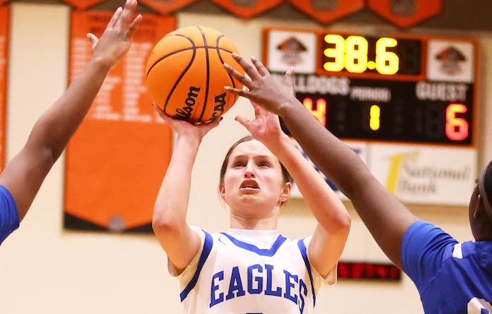 Addison DeWilde )21) of Columbia shoots the ball against Marquettte in day 2 of the Waterloo High School Girls Holiday Tournament in Waterloo on Saturday December 27, 2025. Paul Baillargeon