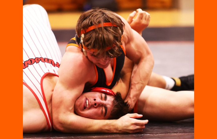 Bulldogs wrestle in Iowa